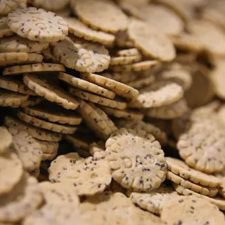 [CRACK_PARM_CHIA] Sablés Apéritifs Parmesan & Graines de Chia Bio (100g) – Craquants & Savoureux